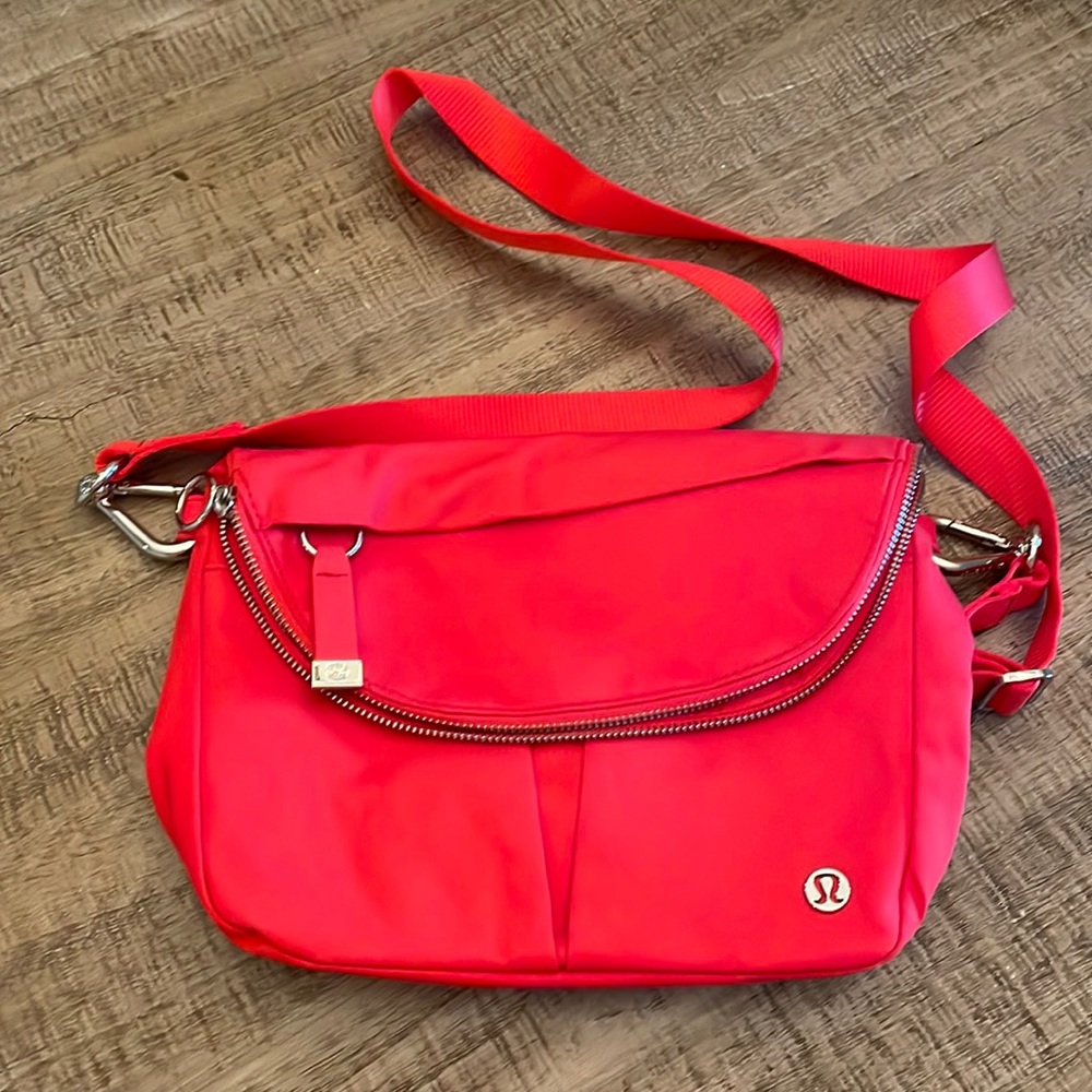 Lululemon all night festival cross body bag